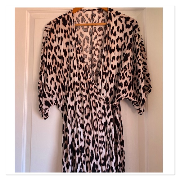 DECJUBA Amanda Kimono Sleeve Dress - Leopard Print - Picture 9 of 10